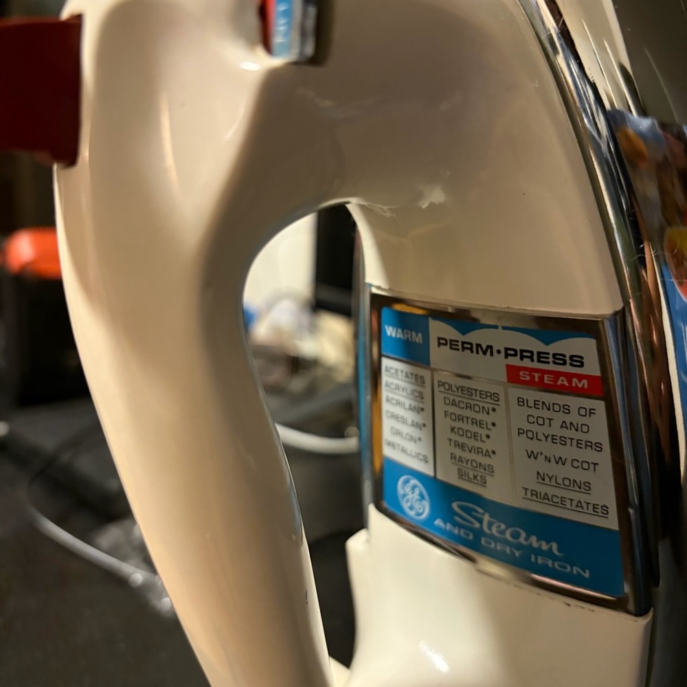 Antique General Electric White and Blue Steam Iron, made in USA - Picture 4 of 5